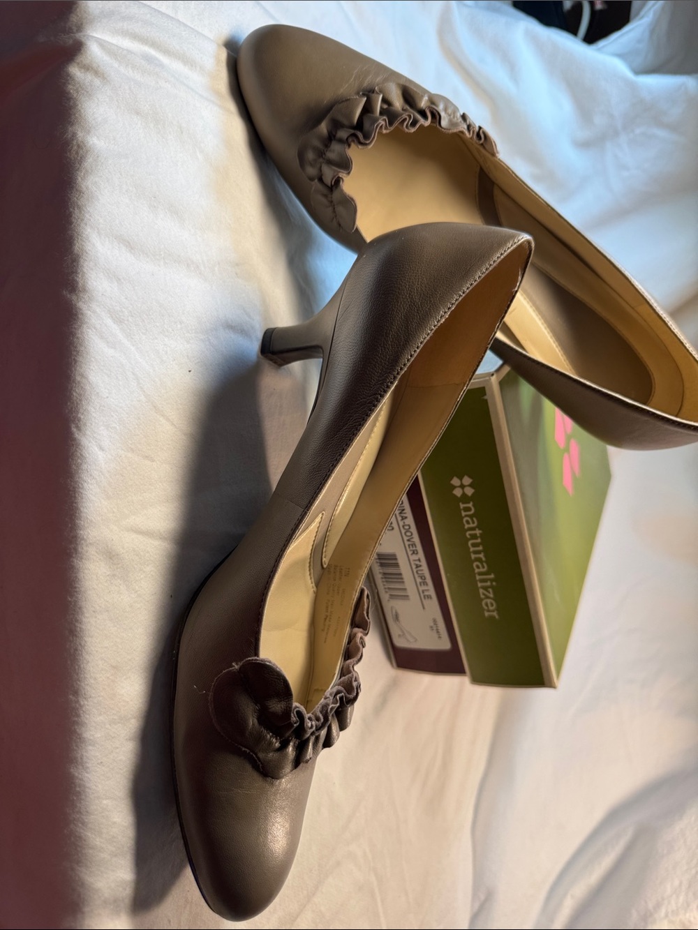 Naturalizer Taupe Leather Kitten Heel Pumps size 11N
